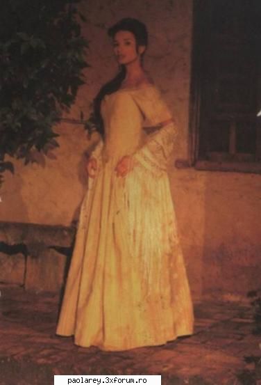 Cele mai recente poze cu Paola - a doua cam grea de purtat rochia - Paola Rey album-foto